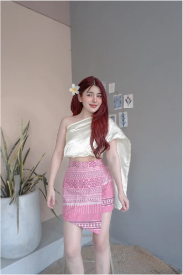 甜美粉色輕便泰服